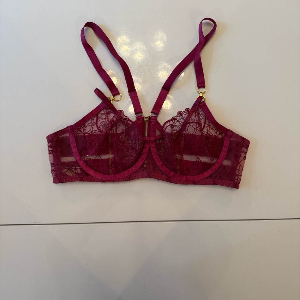 Lace Underwire Bra and Thong Set